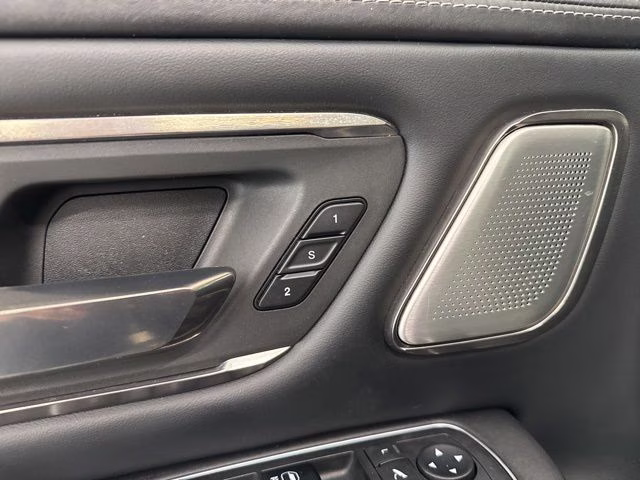 2019 Diamond Black Crystal Pearlcoat Ram 1500 Limited 4X4 Truck