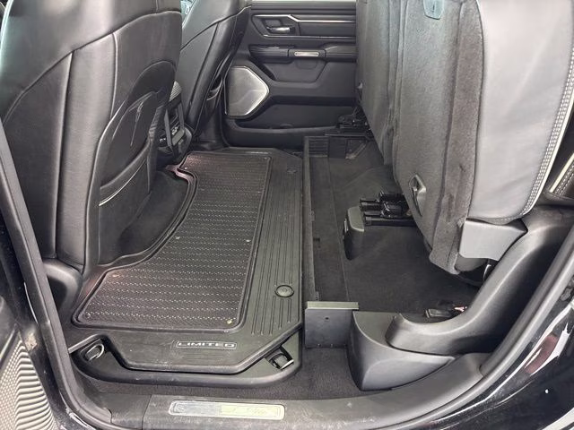 2019 Diamond Black Crystal Pearlcoat Ram 1500 Limited 4X4 Truck