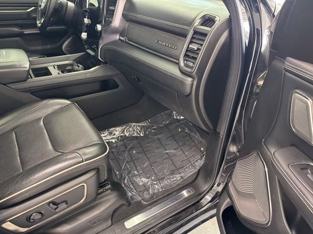 2019 Diamond Black Crystal Pearlcoat Ram 1500 Limited 4X4 Truck