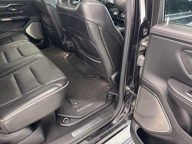 2019 Diamond Black Crystal Pearlcoat Ram 1500 Limited 4X4 Truck
