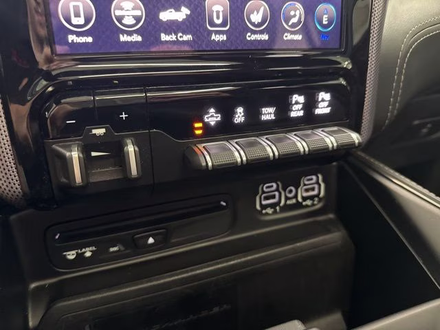 2019 Diamond Black Crystal Pearlcoat Ram 1500 Limited 4X4 Truck