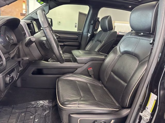 2019 Diamond Black Crystal Pearlcoat Ram 1500 Limited 4X4 Truck