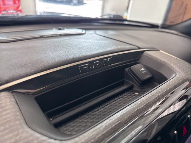 2019 Diamond Black Crystal Pearlcoat Ram 1500 Limited 4X4 Truck