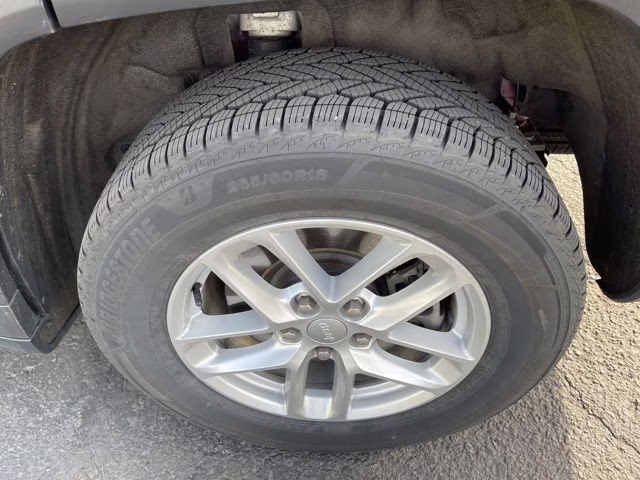 2023 Velvet Red Pearlcoat Jeep Grand Cherokee L Laredo 4X4 SUV