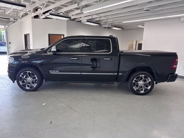 2019 Diamond Black Crystal Pearlcoat Ram 1500 Limited 4X4 Truck