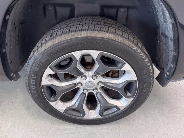 2019 Diamond Black Crystal Pearlcoat Ram 1500 Limited 4X4 Truck