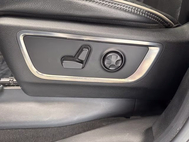 2019 Diamond Black Crystal Pearlcoat Ram 1500 Limited 4X4 Truck