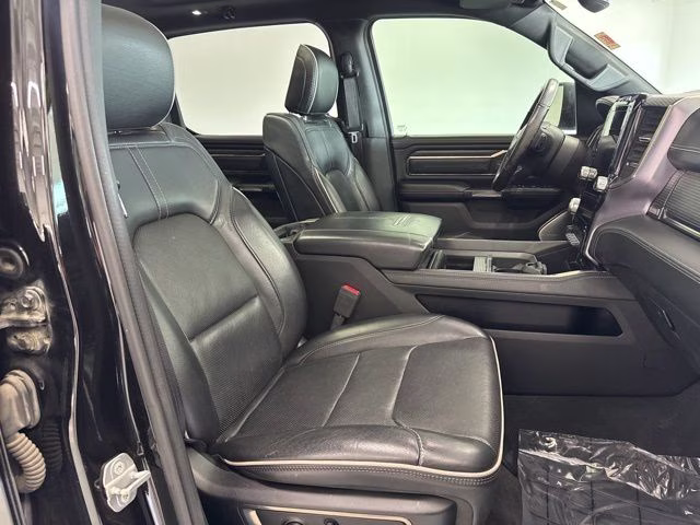 2019 Diamond Black Crystal Pearlcoat Ram 1500 Limited 4X4 Truck
