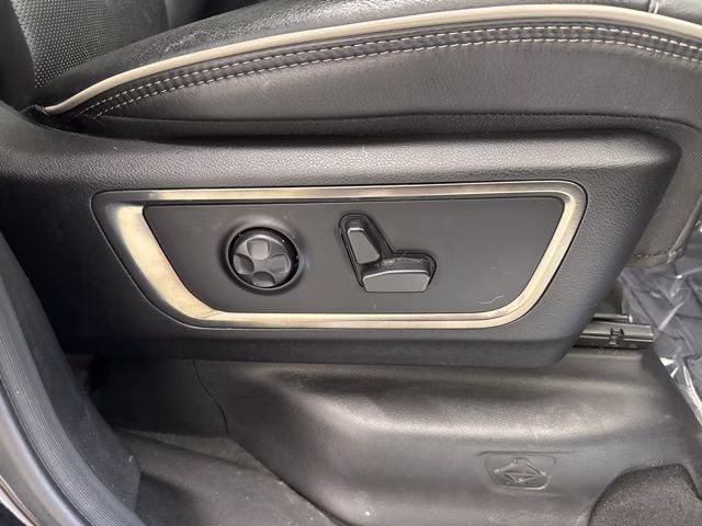 2019 Diamond Black Crystal Pearlcoat Ram 1500 Limited 4X4 Truck