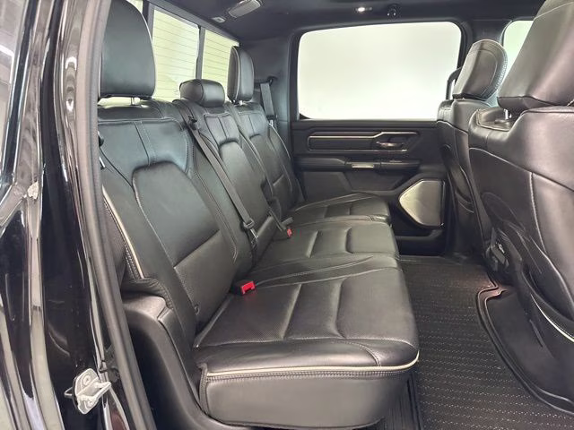 2019 Diamond Black Crystal Pearlcoat Ram 1500 Limited 4X4 Truck