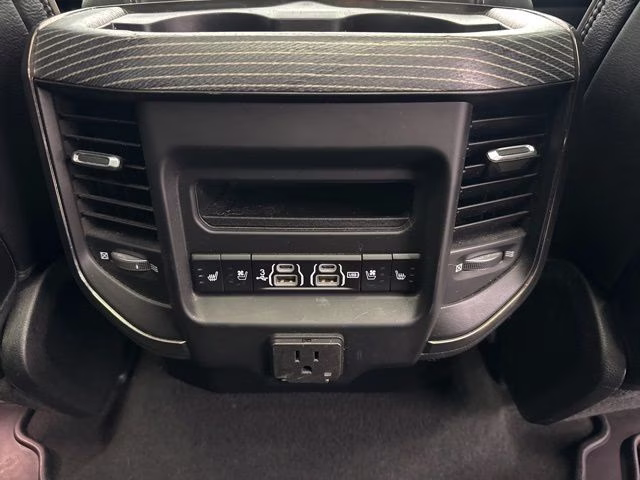 2019 Diamond Black Crystal Pearlcoat Ram 1500 Limited 4X4 Truck