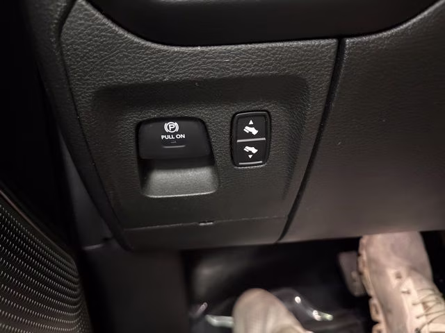 2019 Diamond Black Crystal Pearlcoat Ram 1500 Limited 4X4 Truck