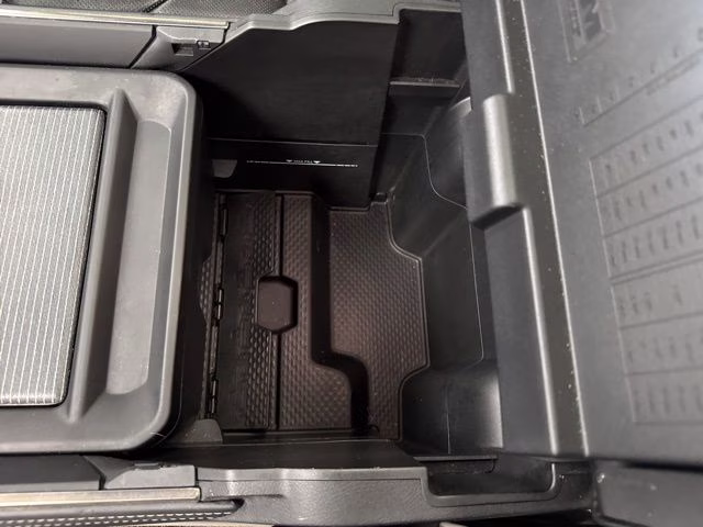 2019 Diamond Black Crystal Pearlcoat Ram 1500 Limited 4X4 Truck