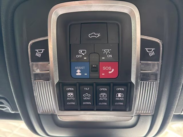 2019 Diamond Black Crystal Pearlcoat Ram 1500 Limited 4X4 Truck