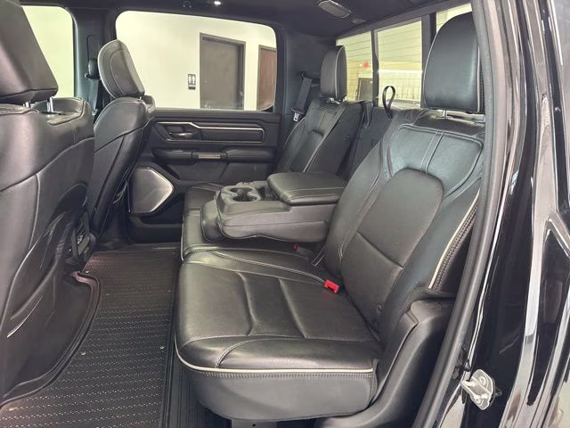 2019 Diamond Black Crystal Pearlcoat Ram 1500 Limited 4X4 Truck