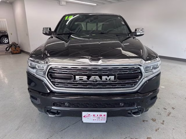 2019 Diamond Black Crystal Pearlcoat Ram 1500 Limited 4X4 Truck
