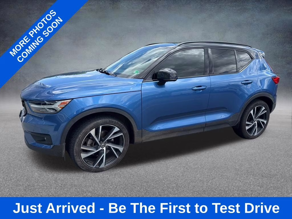 2020 Blue Metallic Volvo XC40 R-Design FWD SUV