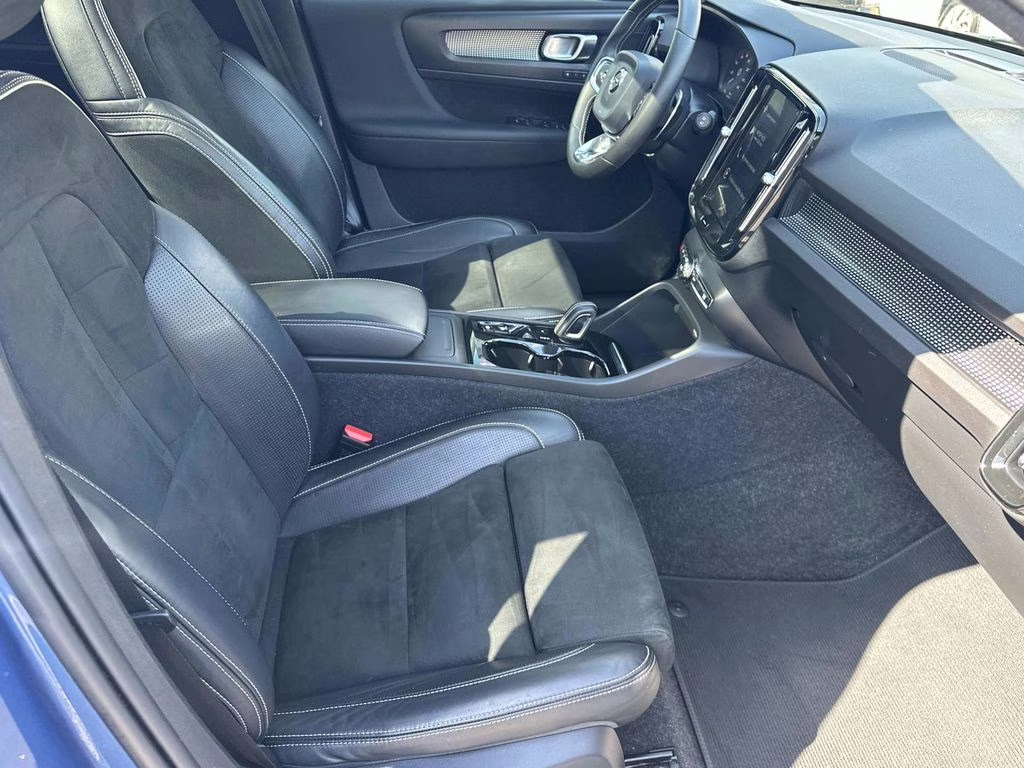 2020 Blue Metallic Volvo XC40 R-Design FWD SUV