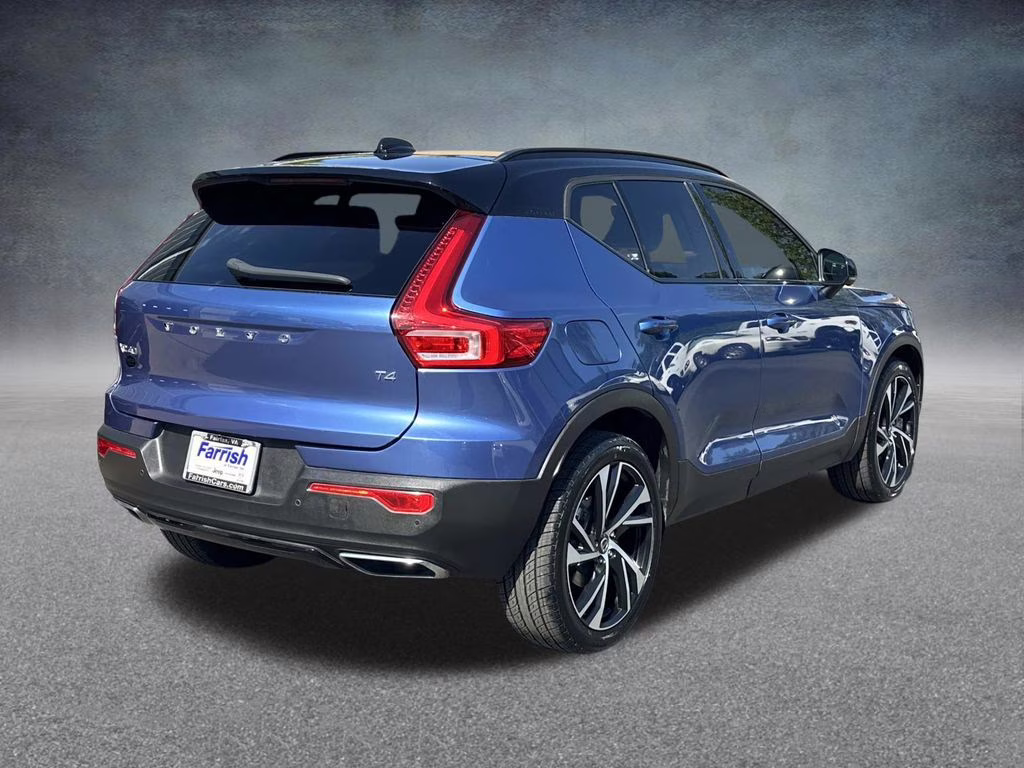 2020 Blue Metallic Volvo XC40 R-Design FWD SUV