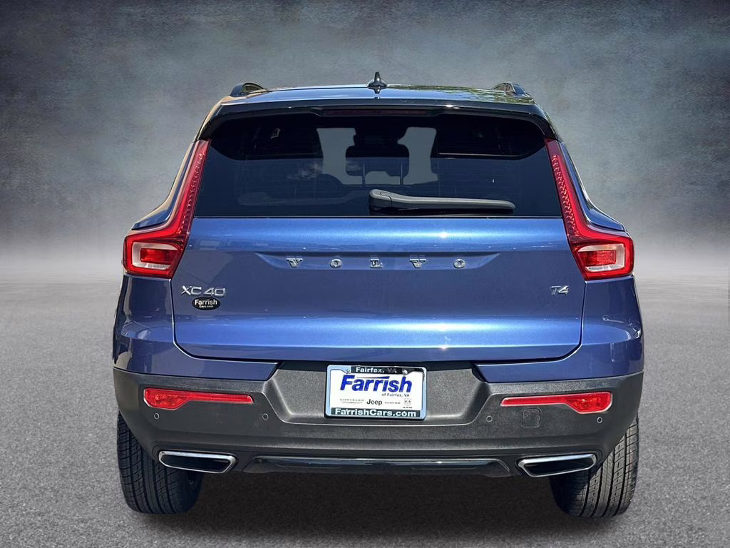 2020 Blue Metallic Volvo XC40 R-Design FWD SUV