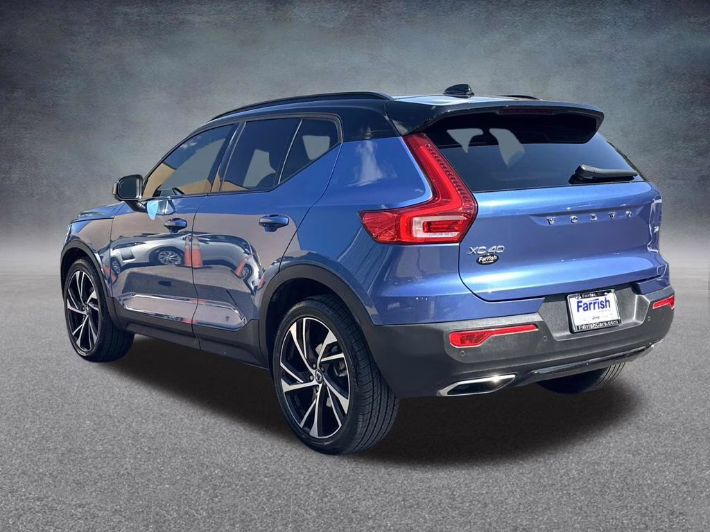 2020 Blue Metallic Volvo XC40 R-Design FWD SUV