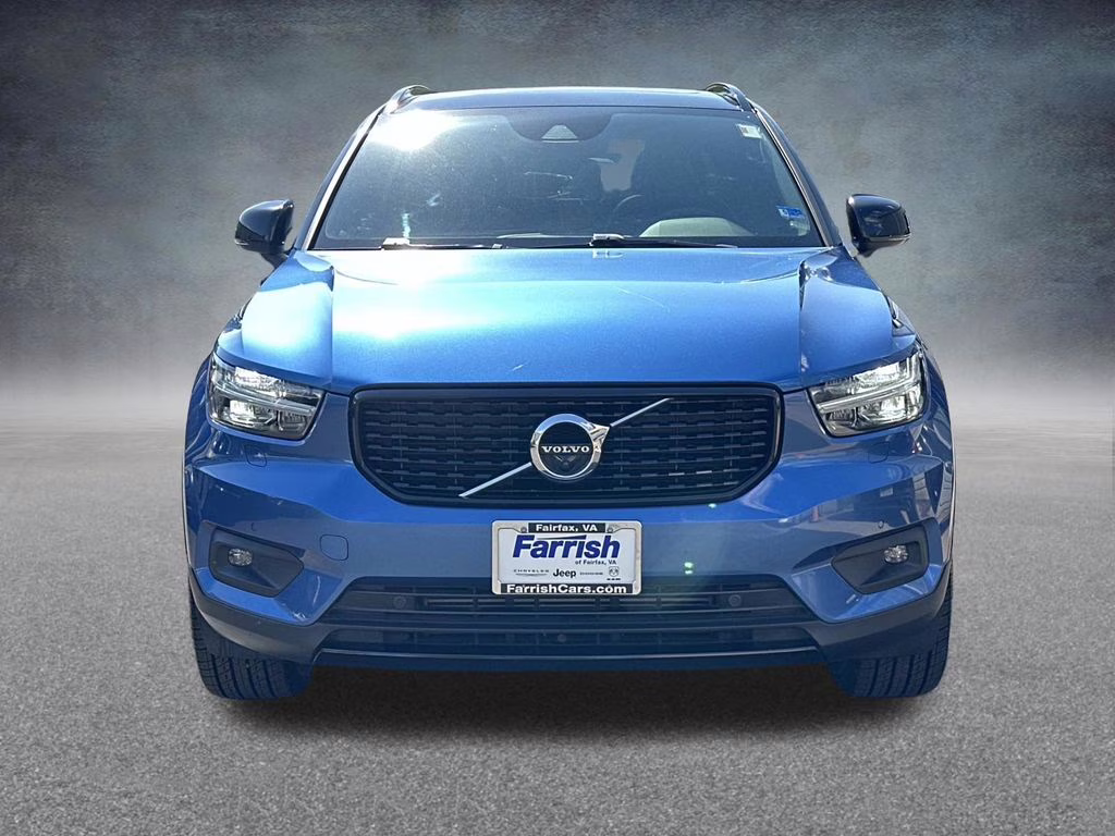 2020 Blue Metallic Volvo XC40 R-Design FWD SUV