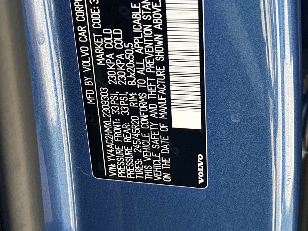 2020 Blue Metallic Volvo XC40 R-Design FWD SUV