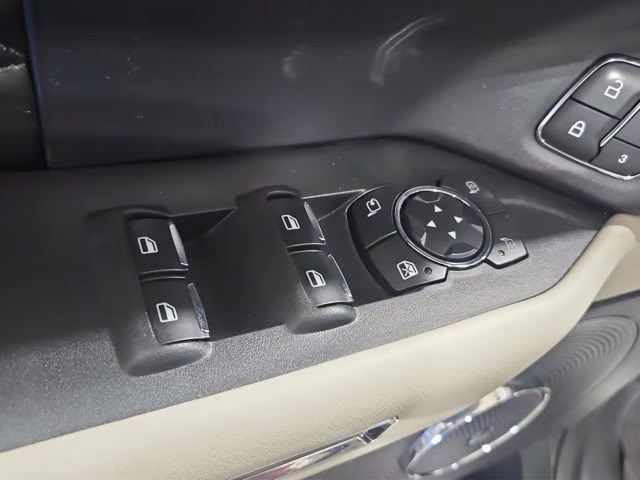 2019 White Platinum Metallic Tri-Coat Ford Expedition Platinum 4X4 SUV