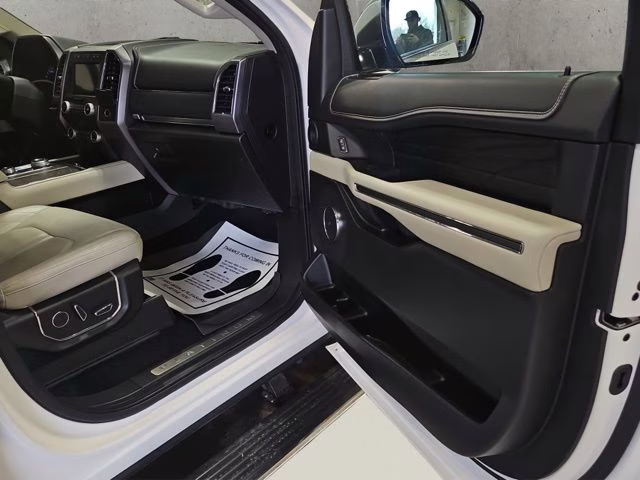 2019 White Platinum Metallic Tri-Coat Ford Expedition Platinum 4X4 SUV