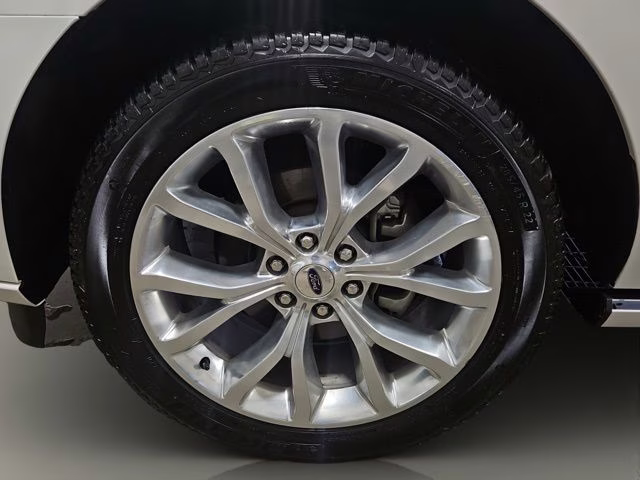 2019 White Platinum Metallic Tri-Coat Ford Expedition Platinum 4X4 SUV