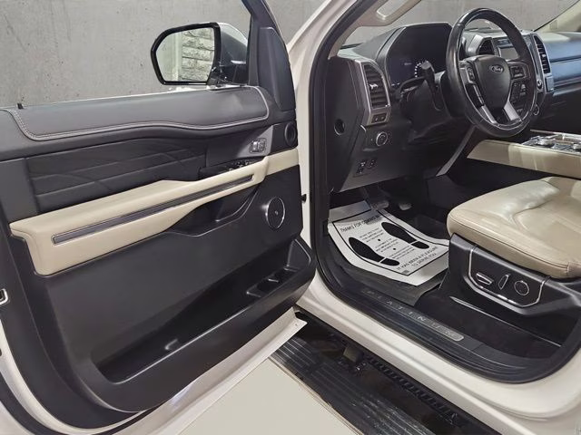 2019 White Platinum Metallic Tri-Coat Ford Expedition Platinum 4X4 SUV