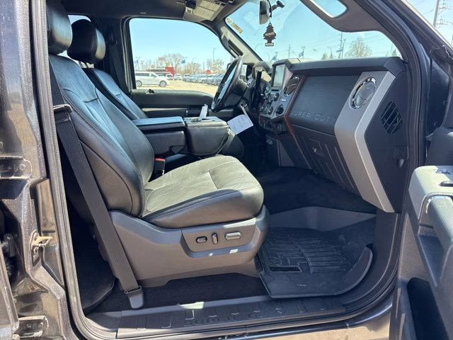 2016 Magnetic Metallic Ford Super Duty F-250 SRW Lariat 4X4 Truck