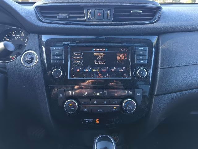 2019 Pearl White Tricoat Nissan Rogue SV AWD SUV