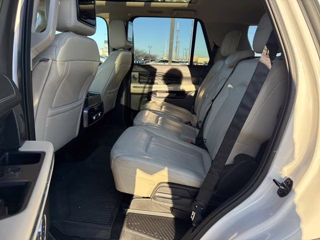2019 White Platinum Metallic Tri-Coat Ford Expedition Platinum 4X4 SUV