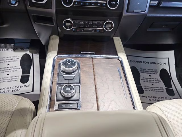 2019 White Platinum Metallic Tri-Coat Ford Expedition Platinum 4X4 SUV