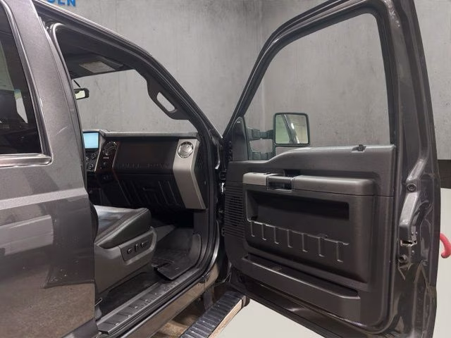 2016 Magnetic Metallic Ford Super Duty F-250 SRW Lariat 4X4 Truck