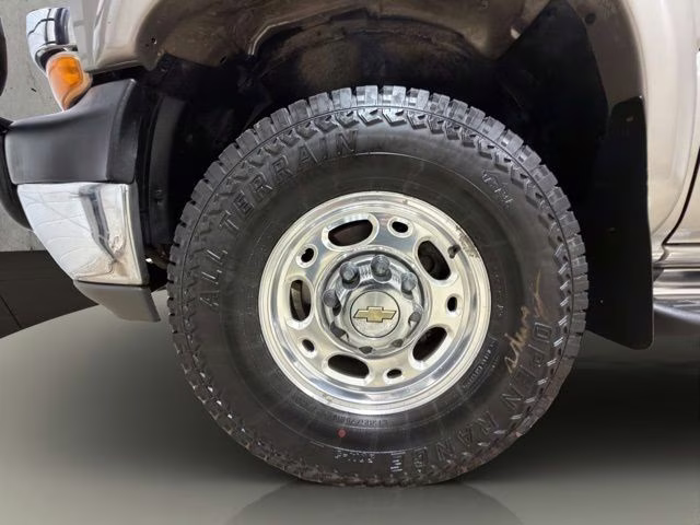 2001 Light Pewter Metallic Chevrolet Silverado 2500HD LS 4X4 Truck