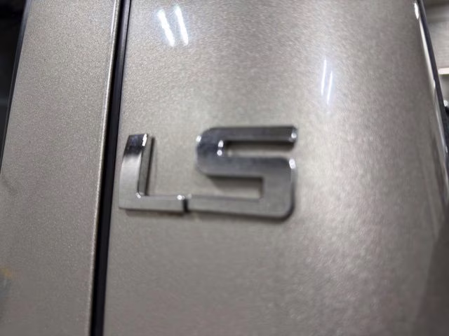 2001 Light Pewter Metallic Chevrolet Silverado 2500HD LS 4X4 Truck