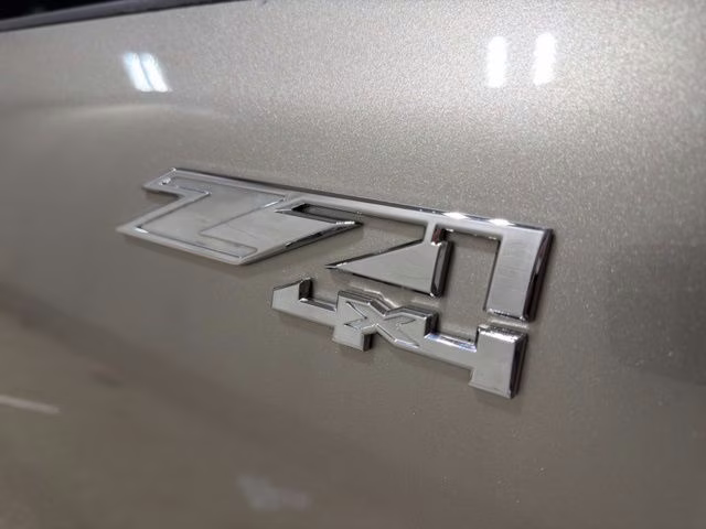 2001 Light Pewter Metallic Chevrolet Silverado 2500HD LS 4X4 Truck