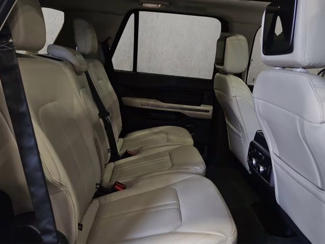 2019 White Platinum Metallic Tri-Coat Ford Expedition Platinum 4X4 SUV