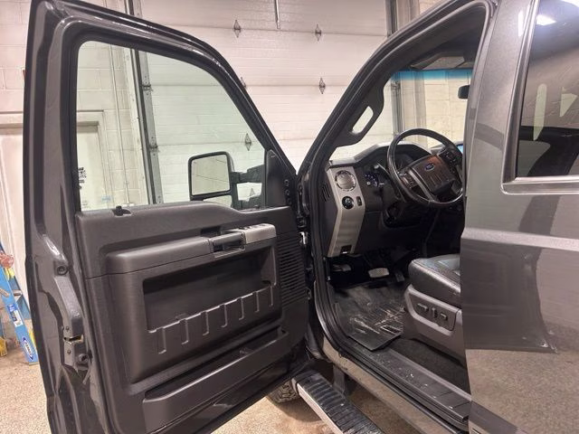 2016 Magnetic Metallic Ford Super Duty F-250 SRW Lariat 4X4 Truck