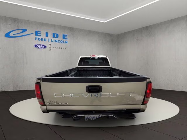 2001 Light Pewter Metallic Chevrolet Silverado 2500HD LS 4X4 Truck