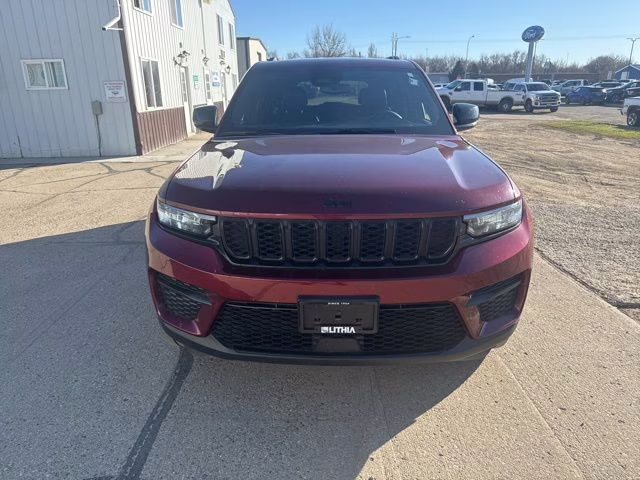 2023 Velvet Red Pearlcoat Jeep Grand Cherokee Altitude X 4X4 SUV