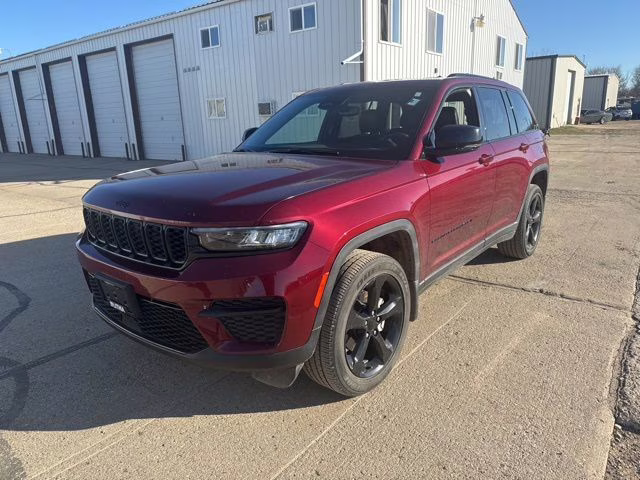 2023 Velvet Red Pearlcoat Jeep Grand Cherokee Altitude X 4X4 SUV
