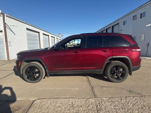 2023 Velvet Red Pearlcoat Jeep Grand Cherokee Altitude X 4X4 SUV