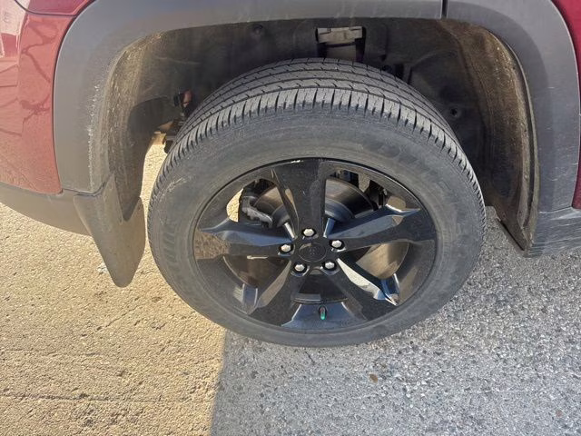 2023 Velvet Red Pearlcoat Jeep Grand Cherokee Altitude X 4X4 SUV