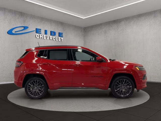 2022 Redline Pearlcoat Jeep Compass Limited 4X4 SUV