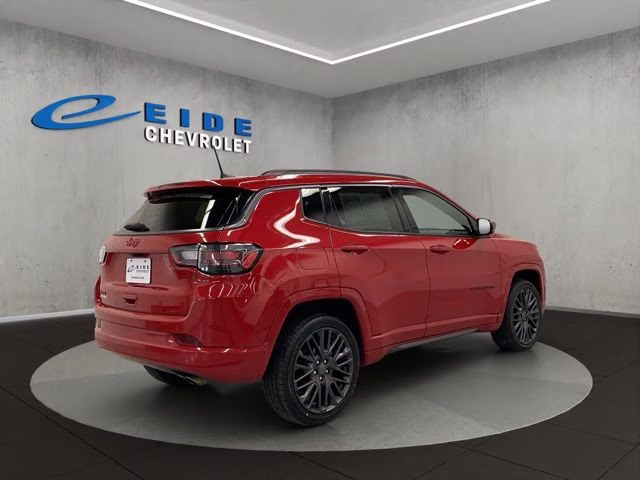 2022 Redline Pearlcoat Jeep Compass Limited 4X4 SUV