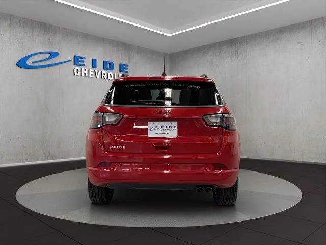 2022 Redline Pearlcoat Jeep Compass Limited 4X4 SUV