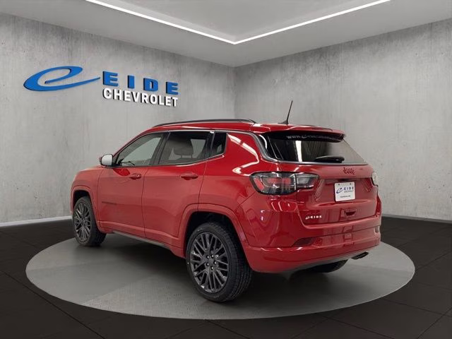 2022 Redline Pearlcoat Jeep Compass Limited 4X4 SUV